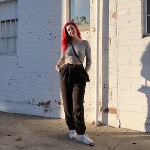 Meet your Posher, Alyx